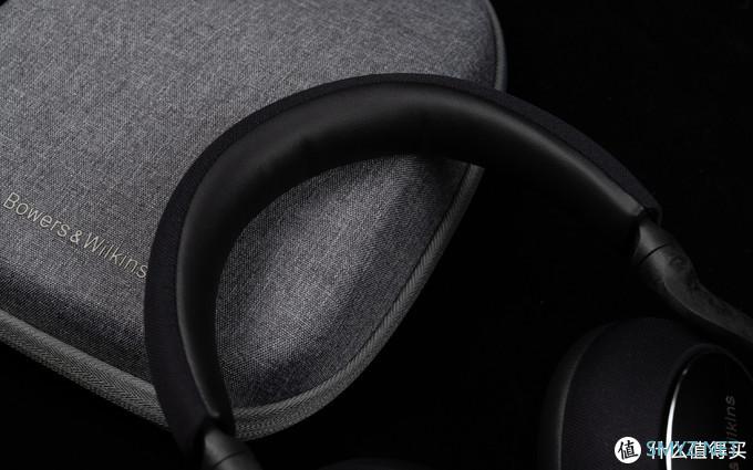 音质出众的宝华韦健 bowers & wilkins px7碳黑限定版无线降噪耳机