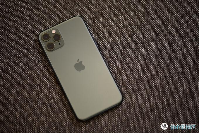 告别电线——绿联7.5W无线充电器CD181与iPhone 11 pro实测体验