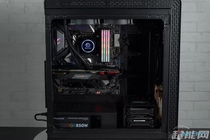 Thermaltake S500 TG 机箱评测：弹性显卡安装方式