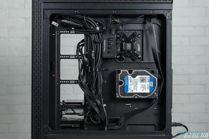 Thermaltake S500 TG 机箱评测：弹性显卡安装方式