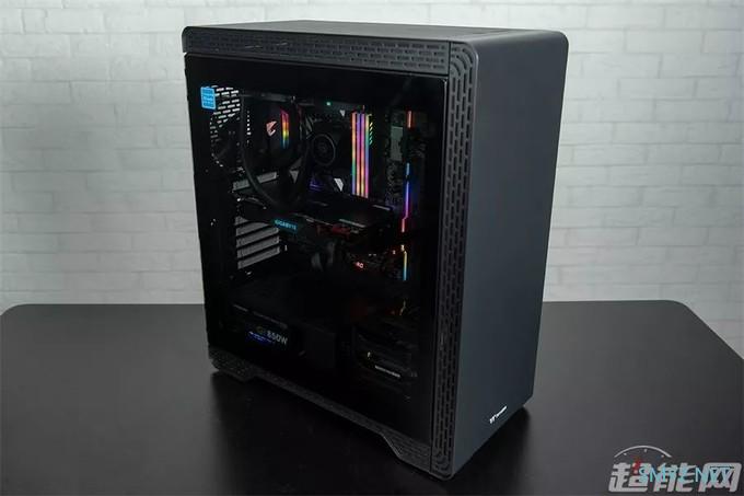 Thermaltake S500 TG 机箱评测：弹性显卡安装方式