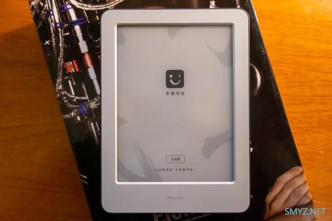 卖 ¥599 的小米电子书比得上 Kindle 吗？不行，但它还是挺香