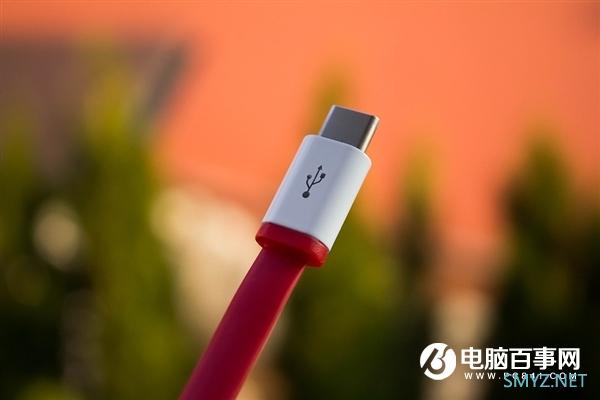 妙控键盘的USB-C只能用于充电：iPad Pro支持30W快充仅配18W头