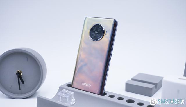 无需为游戏去忍受厚、重、丑，OPPO Ace2能够给你优雅的游戏体验