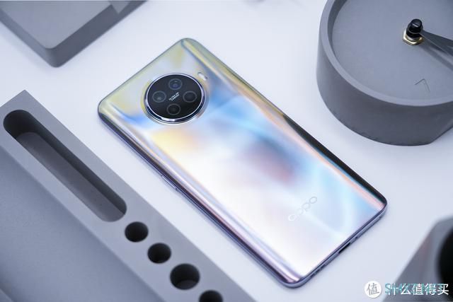 无需为游戏去忍受厚、重、丑，OPPO Ace2能够给你优雅的游戏体验