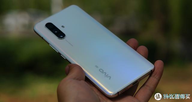 沉淀着彩虹似的梦：vivo X30虹影版试用简评