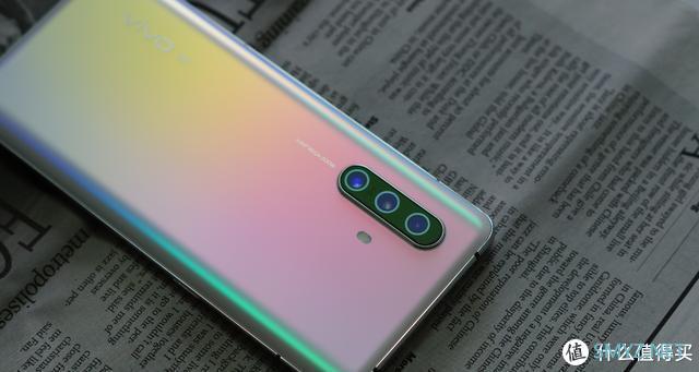 沉淀着彩虹似的梦：vivo X30虹影版试用简评