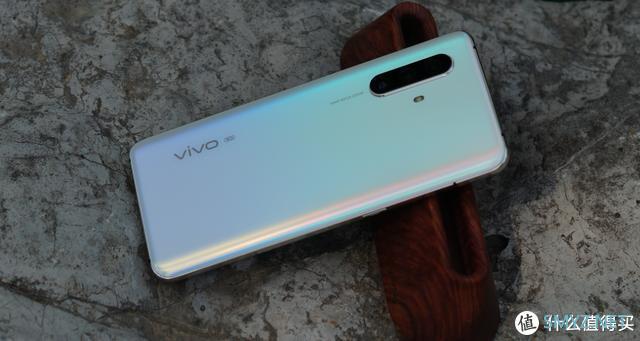 沉淀着彩虹似的梦：vivo X30虹影版试用简评