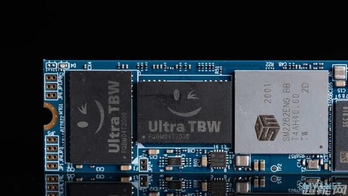 十铨引领者EXPERT PCIe 2TB SSD评测：超高耐久让创作者放心