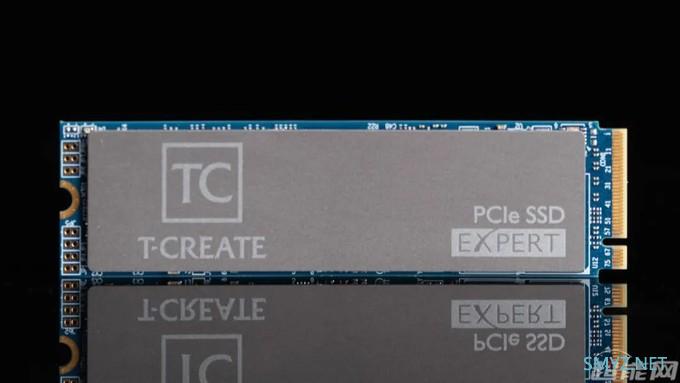 十铨引领者EXPERT PCIe 2TB SSD评测：超高耐久让创作者放心