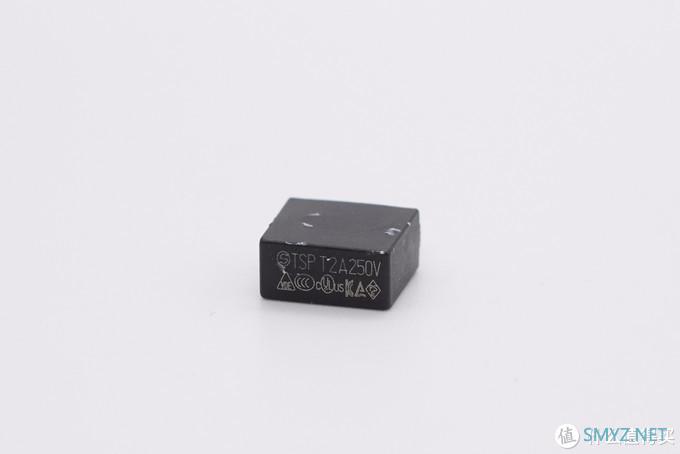 拆解报告：BULL公牛20W USB PD快充充电器GNV-AUB201