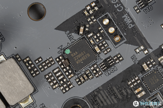 描边怪爱搞机 篇四十三：颜值性能双在线，华擎 Z590 钢铁传奇 WiFi 6E 拆解评测