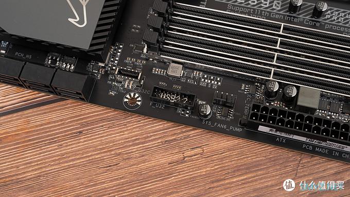 技嘉小雕PRO Z590 AORUS PRO AX主板开箱，10700K和内存超频测试