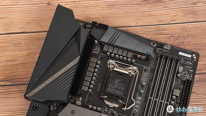 技嘉小雕PRO Z590 AORUS PRO AX主板开箱，10700K和内存超频测试