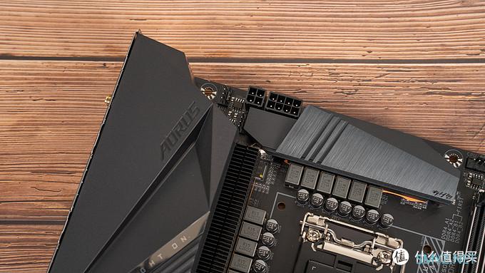 技嘉小雕PRO Z590 AORUS PRO AX主板开箱，10700K和内存超频测试