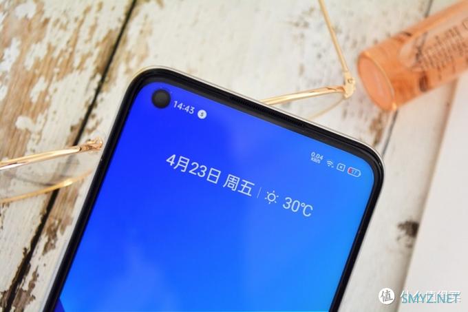 校花级别的realme 真我Q3上手体验：千元机皇会是它吗？