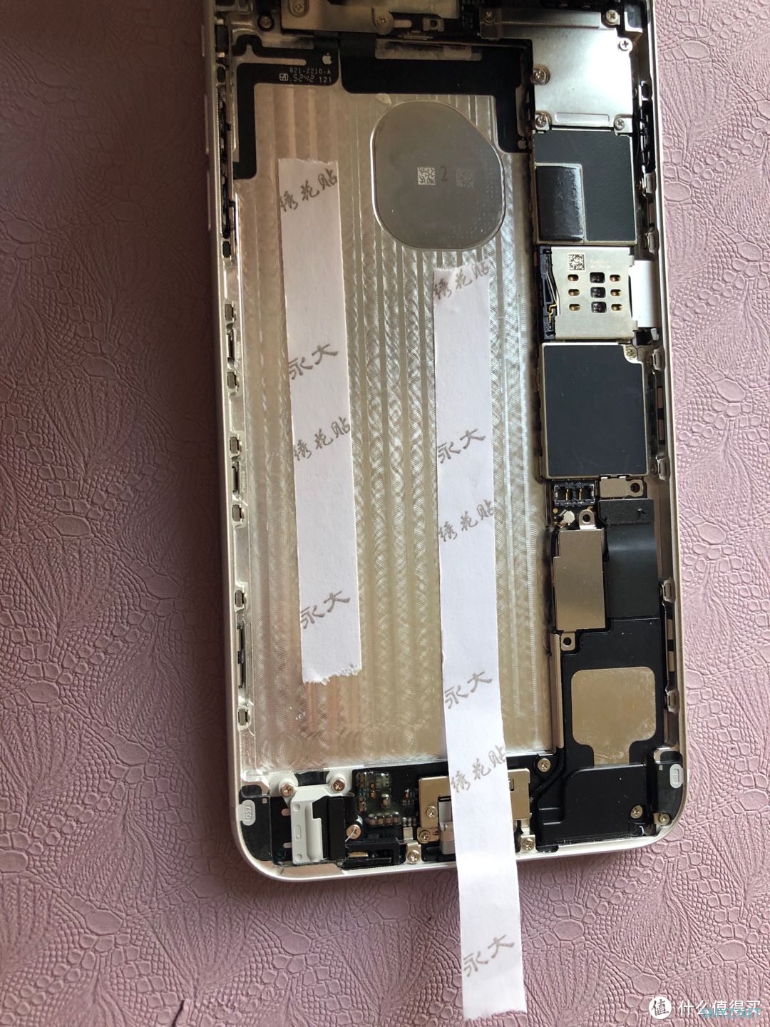 iPhone 6 Plus更换电池步骤：把副厂电池换回原厂旧电池