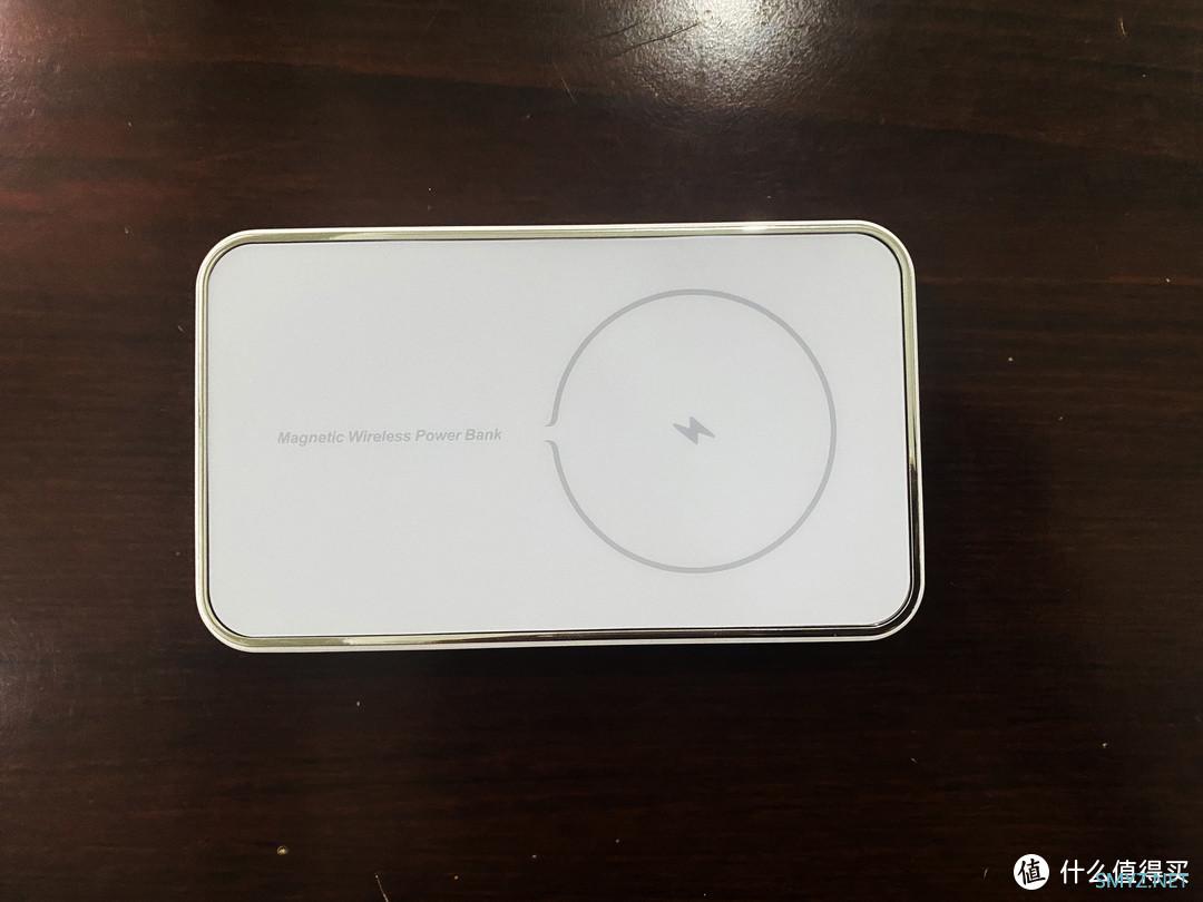 电子好物 ：开箱吉光磁吸无线快充移动电源5000mAh