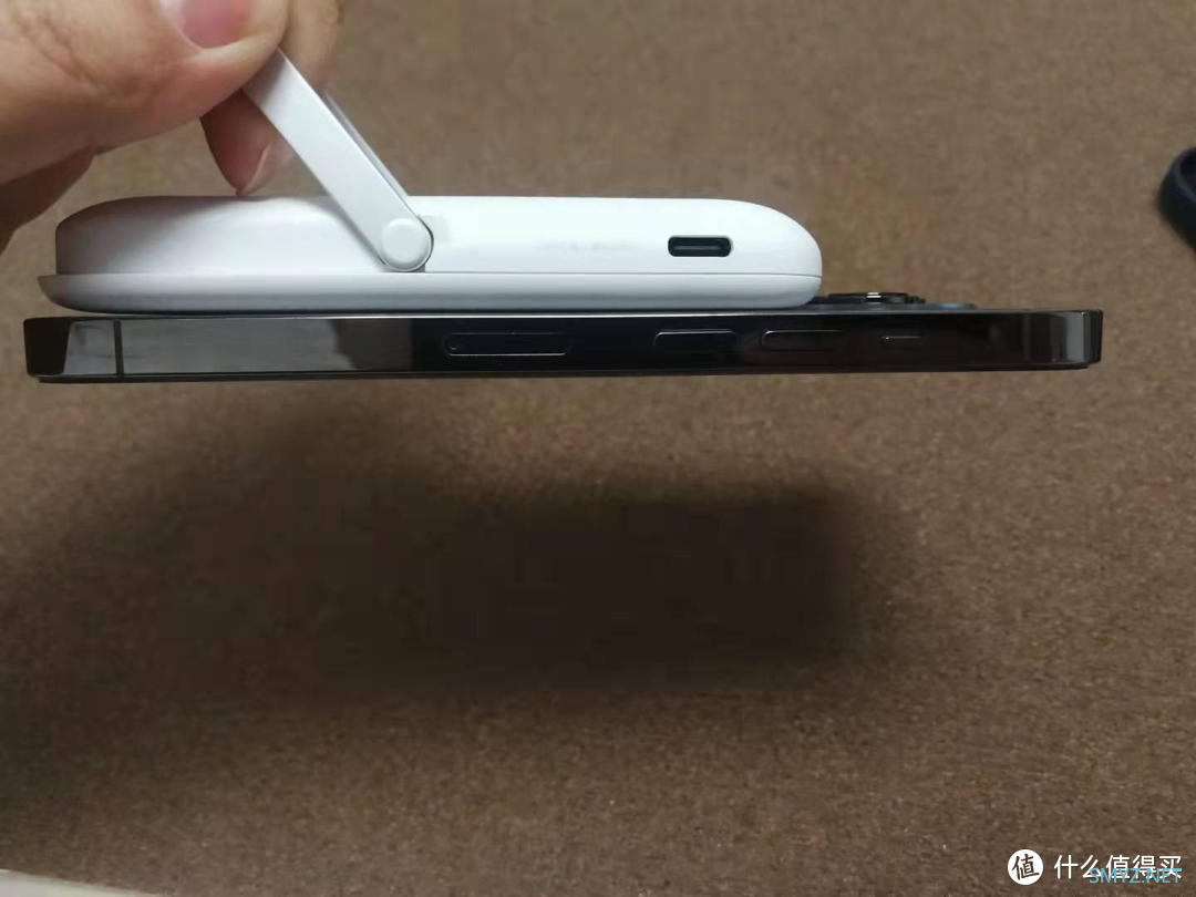 iphone13的最佳伴侣——麦多多无线磁吸充电宝