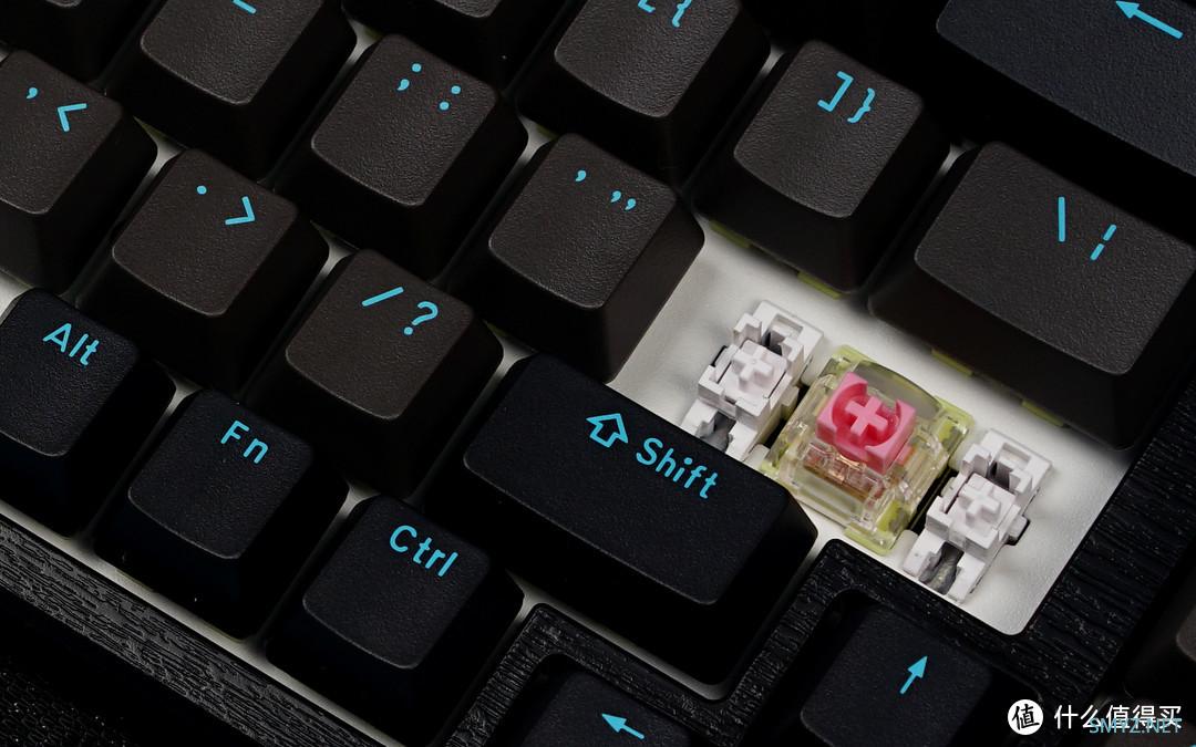 硬壳数码 篇一：入手一个月的TTC金粉轴键盘使用如何？哈喽高斯HS98T使用体验分享！