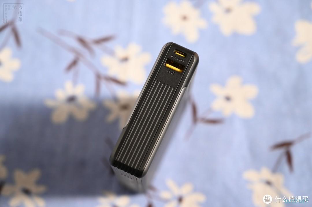 数位小调 篇一百零一：笔记本也能用的充电宝，功率高达100W，AOHi 100W充电宝体验