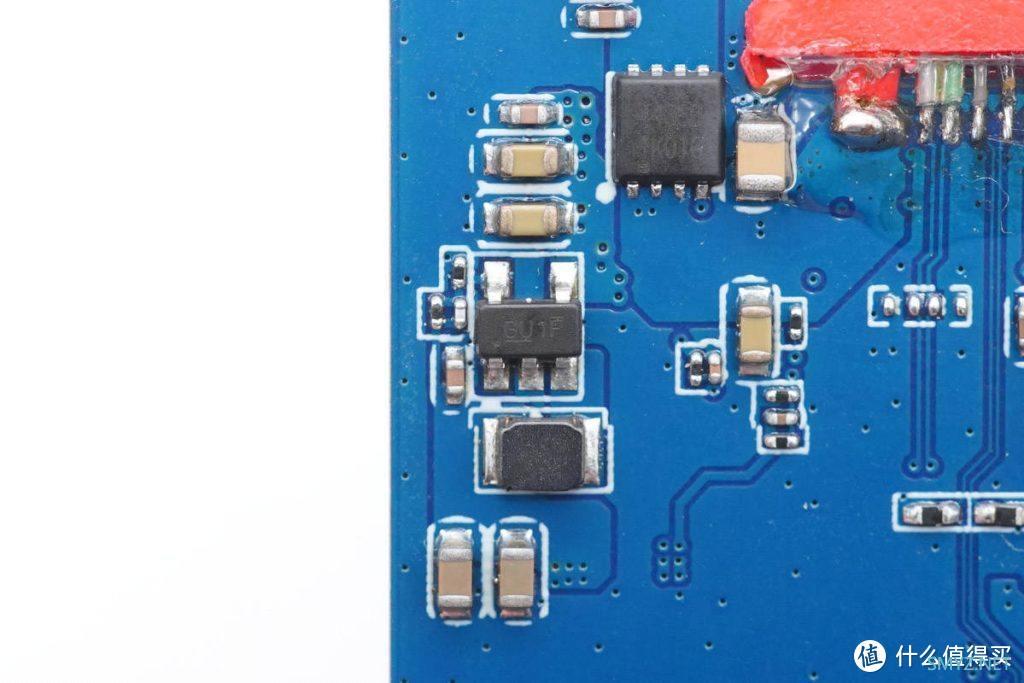 拆解报告：UGREEN绿联8K USB4多功能扩展坞CM500