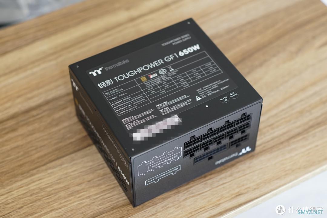 来自Tt（Thermaltake）家的三件套，就冲这个颜值，爱了！