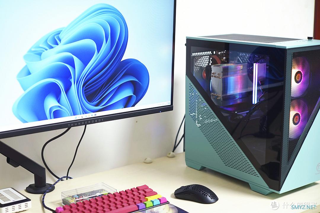 来自Tt（Thermaltake）家的三件套，就冲这个颜值，爱了！