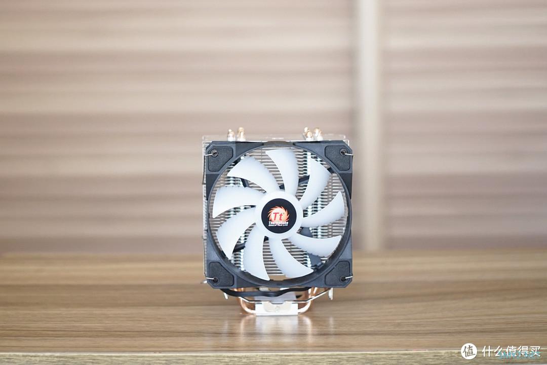 来自Tt（Thermaltake）家的三件套，就冲这个颜值，爱了！