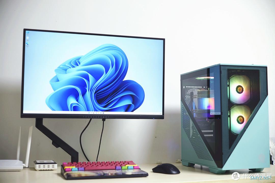 来自Tt（Thermaltake）家的三件套，就冲这个颜值，爱了！