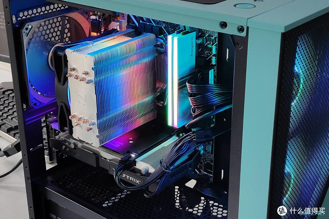 来自Tt（Thermaltake）家的三件套，就冲这个颜值，爱了！