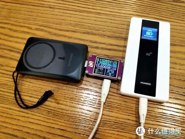 iPhone磁吸专属无线充电神器：RAVPower磁吸无线充移动电源