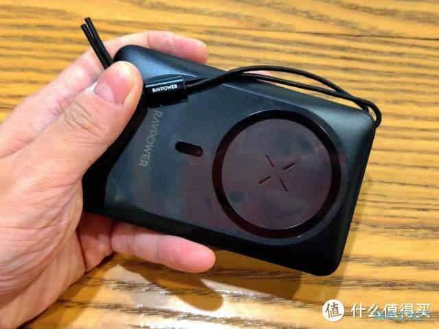 iPhone磁吸专属无线充电神器：RAVPower磁吸无线充移动电源