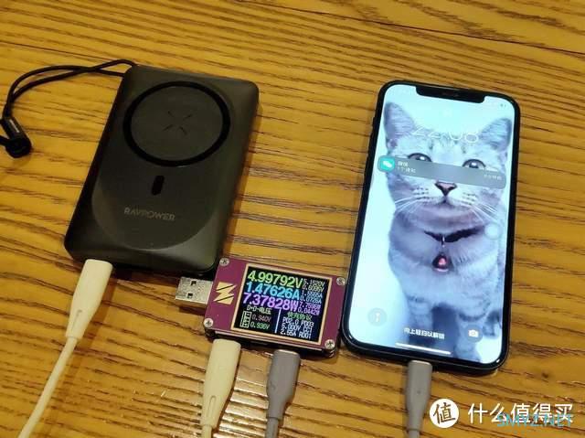 iPhone磁吸专属无线充电神器：RAVPower磁吸无线充移动电源