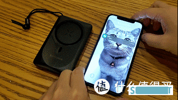 iPhone磁吸专属无线充电神器：RAVPower磁吸无线充移动电源