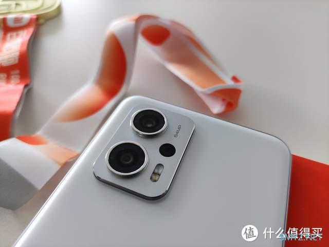 “奶盐白”新配色，Redmi Note 11T Pro上手测评之外观篇