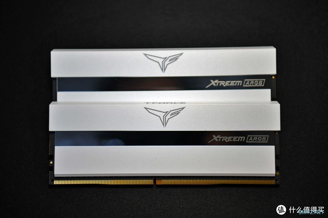 颜值和性能均在线：十铨梦境4000 DDR4 16*2内存体验