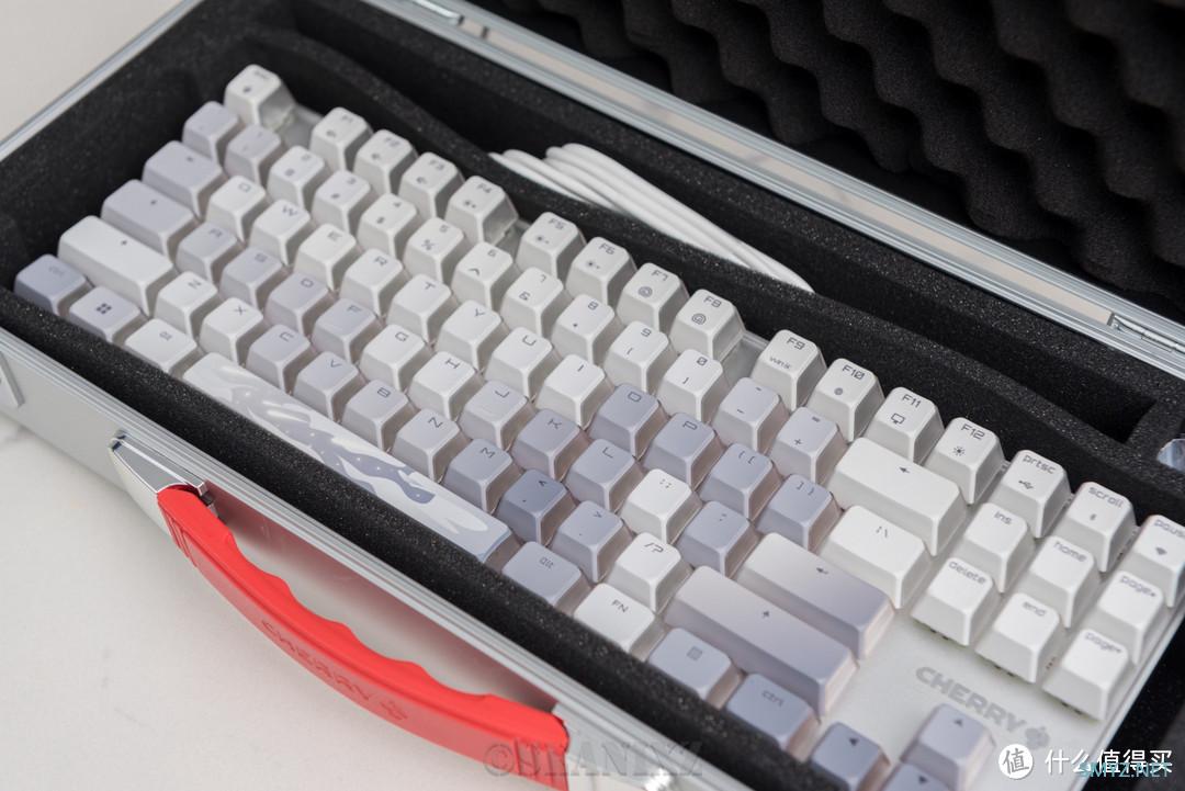 为玩家打造的“屠龙刀”：CHERRY MX8.2 Xaga曜石无线三模键盘体验