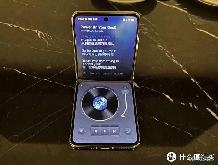 副屏真实用，自拍有惊喜 ，一款完成度很高的折叠屏手机 - vivo X Flip 真机测评