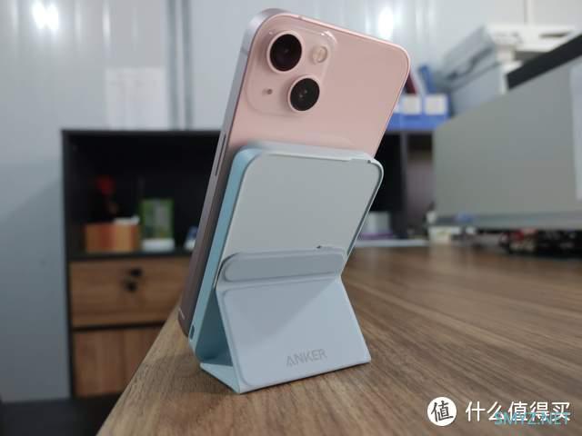 安克轻薄磁吸无线充电宝，满足iPhone用户全天满电在线需求