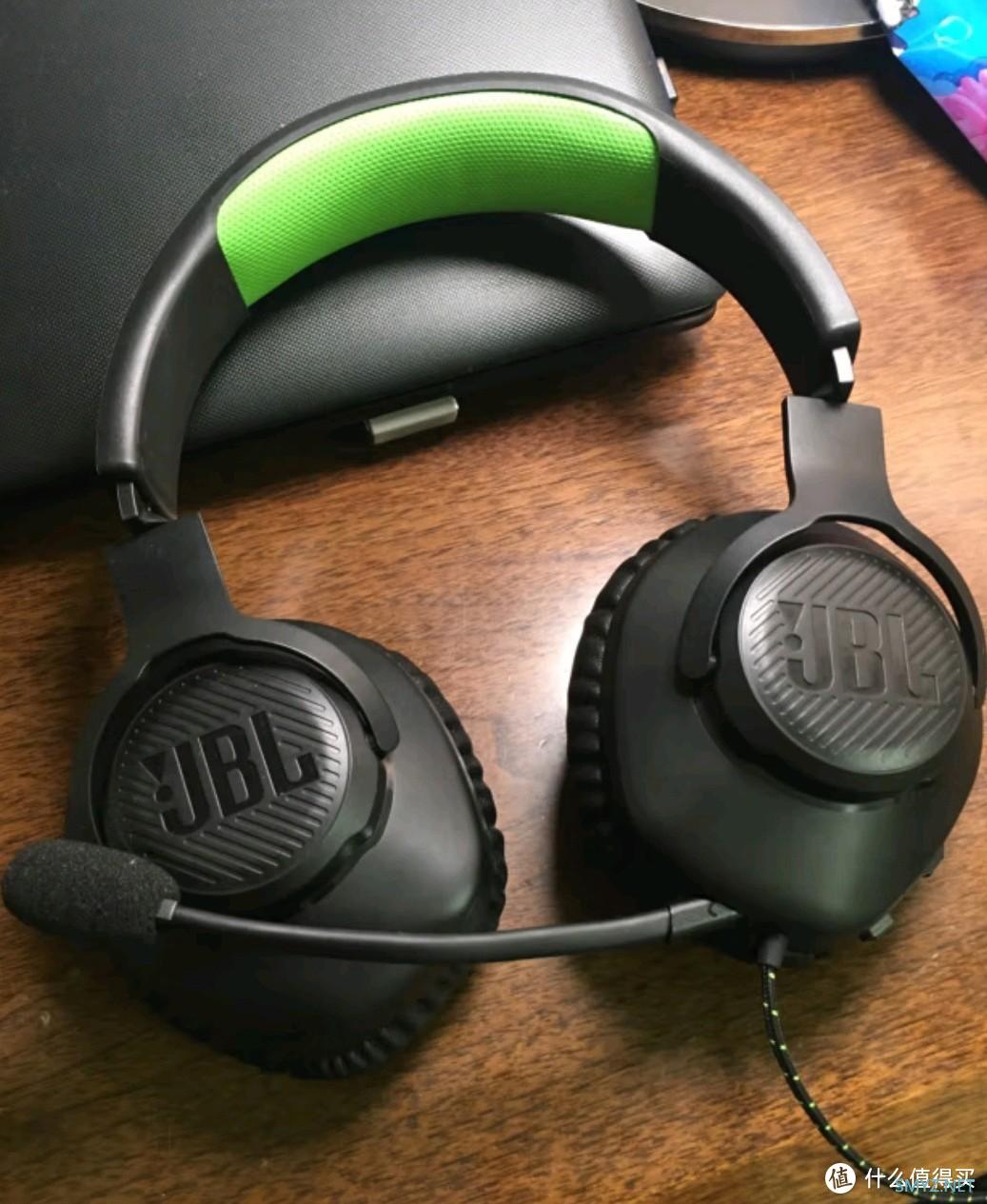 JBL 量子风暴 Q100 游戏耳机，你的电竞必备好物