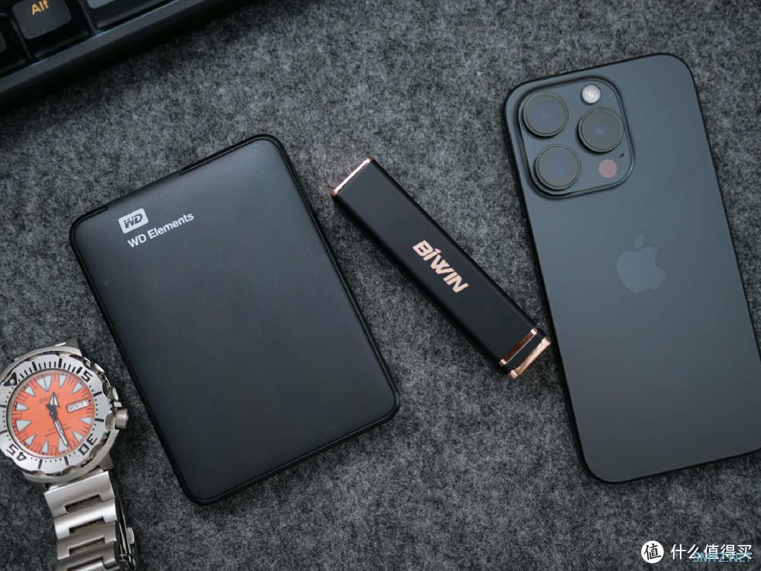 手机容量不够用？我用佰维PD2000移动硬盘给iPhone扩容4TB