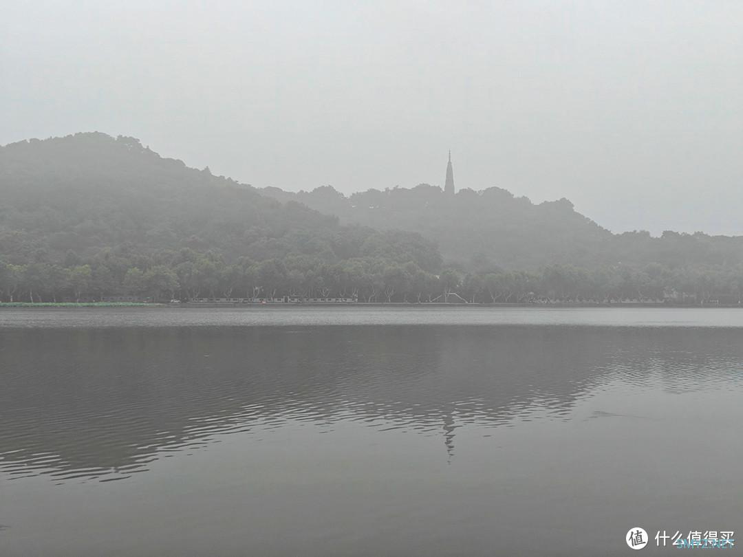 恰逢江南盛夏，探访杭州西湖的诗意风光与休闲生活