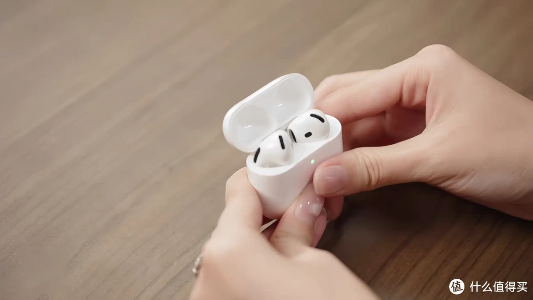 Pro款青春版 AirPods 4体验 差不差钱 买它都合适 今年苹果最有性价比的产品