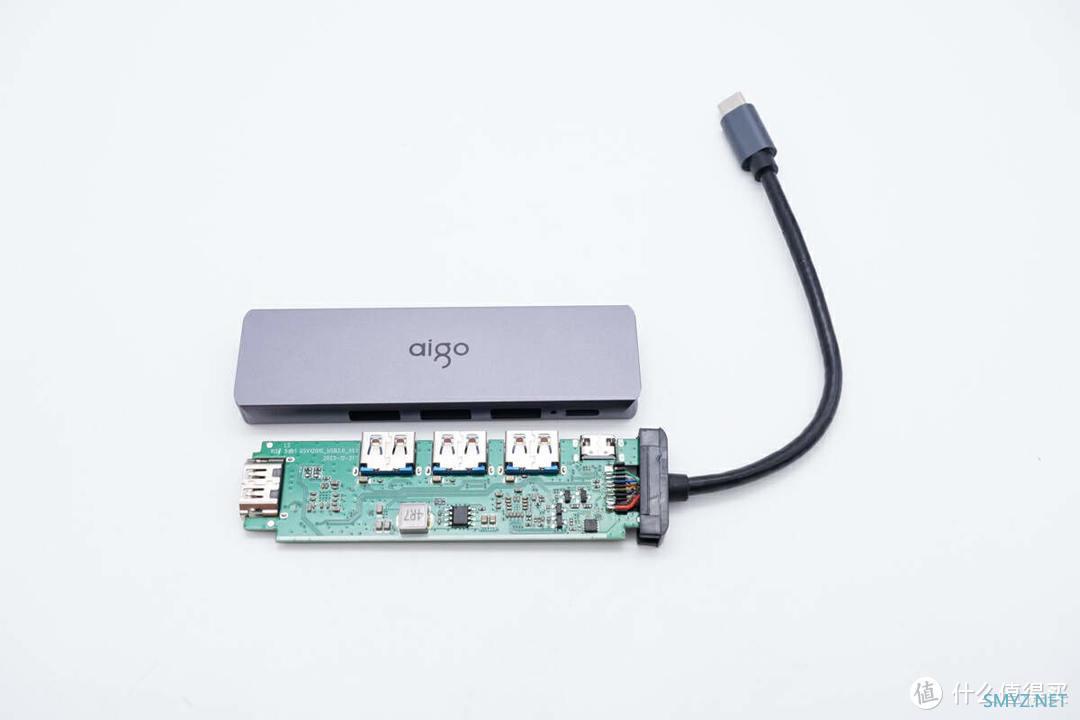 拆解报告：aigo 4K USB-C多功能扩展坞T05-H3