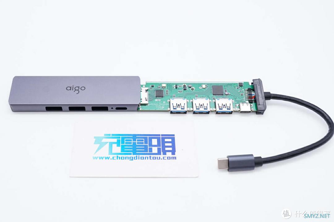 拆解报告：aigo 4K USB-C多功能扩展坞T05-H3